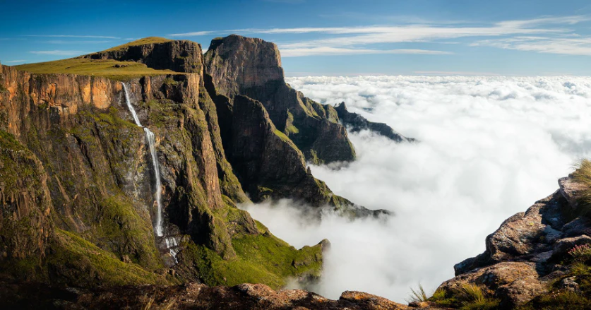 CROSSING THE DRAGON: TREKKING ALONG THE DRAKENSBERG - SOUTH AFRICA AND LESOTHO