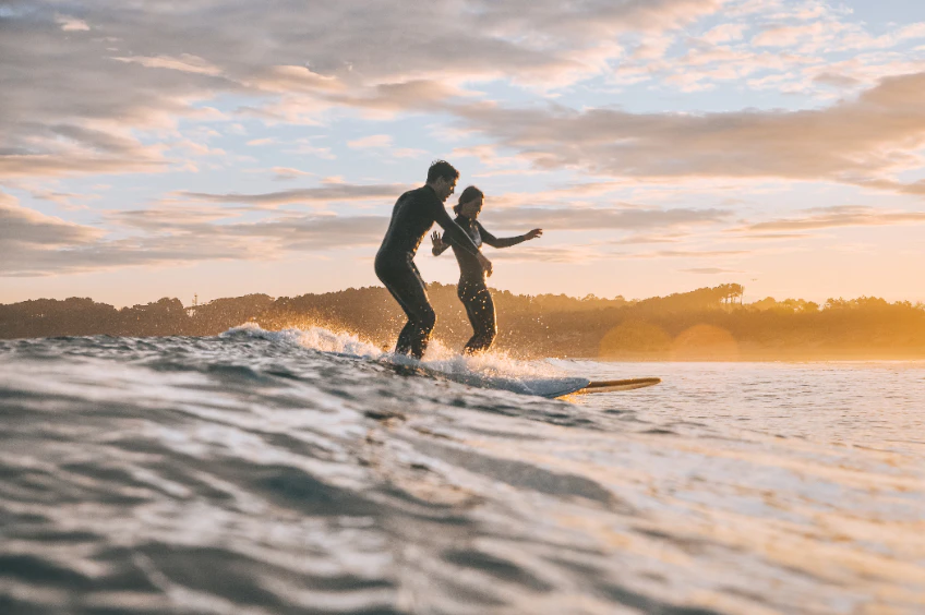 CATCHING WAVES IN CANTABRIA: BEGINNERS' SURF ADVENTURE IN SPAIN