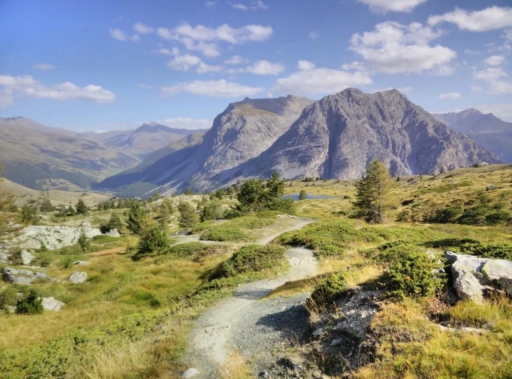WILD HORIZONS: HAUTE ROUTE TO CLAVIERE