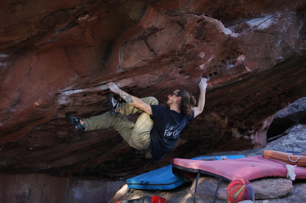RED ROCK RENDEZVOUS: ALBARRACÍN BOULDERING