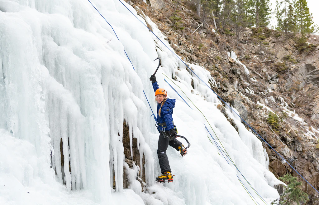 ICE CLIMBING IN BANFF AND LAKE LOUISE - CANADA