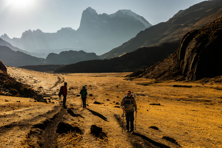 TREK AND CLIMB THE PERUVIAN ANDES: HUAYHUASH CIRCUIT & HIGH SUMMITS